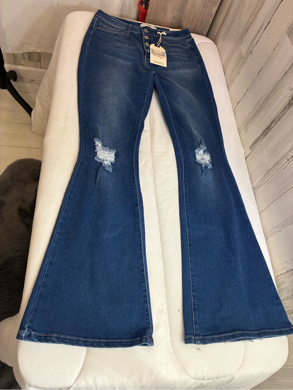 California Vintage NWT  women’s juniors Sz 11  Dark Blue High-Rise Flare Jeans